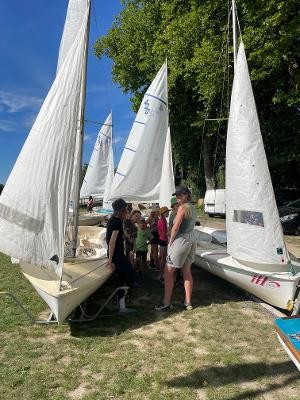 5 maintenant aux bateaux